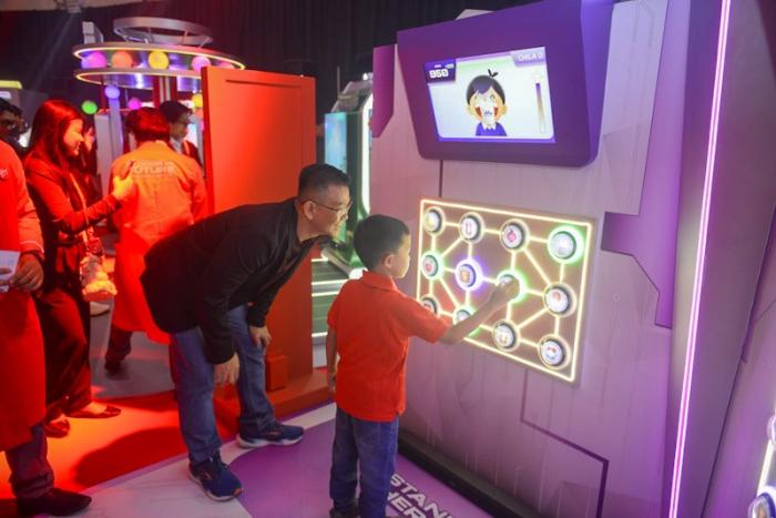 Morinaga Dunia Generasi Platinum: Door of Future – Advance Intelligence Lab, merupakan sebuah pengalaman interaktif
