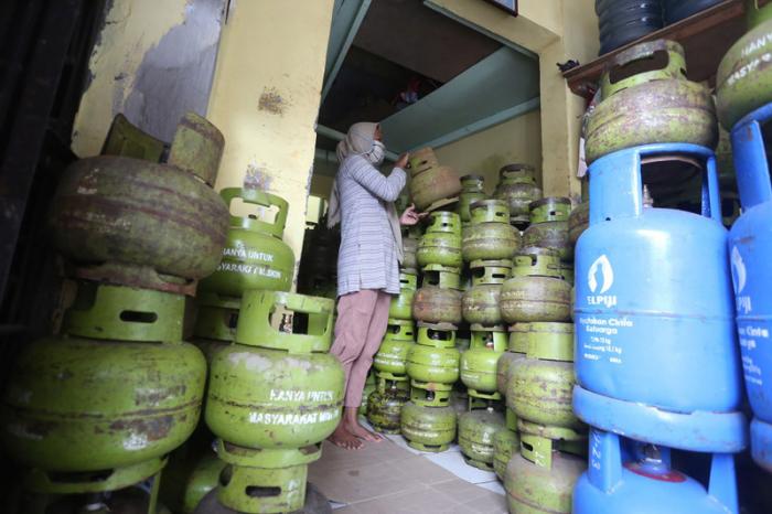 Pemerintah tengah mengkaji opsi untuk mengubah skema penyaluran subsidi energi, khususnya bagi LPG yang dinilai belum sepenuhnya tepat sasaran.
