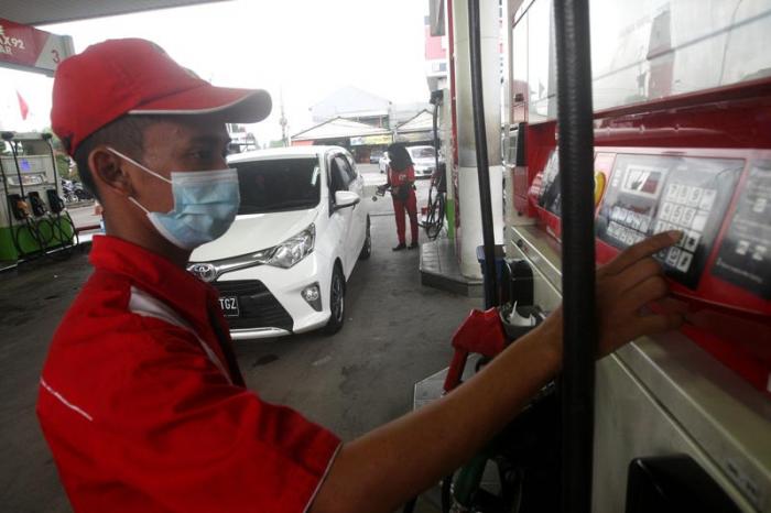 Banyaknya varian BBM di dalam negeri menjadi salah satu penyebab sulitnya masyarakat untuk beralih menggunakan bahan bakar ramah lingkungan.