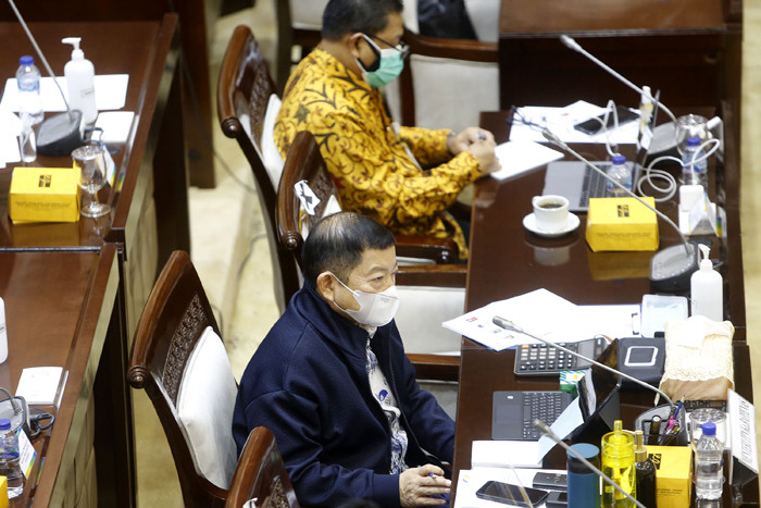 Menteri PPN/Kepala Bappenas Suharso Monoarfa mengikuti rapat kerja dengan Komisi XI DPR di Kompleks Parlemen, Senayan, Jakarta, Rabu (17/3/2021).