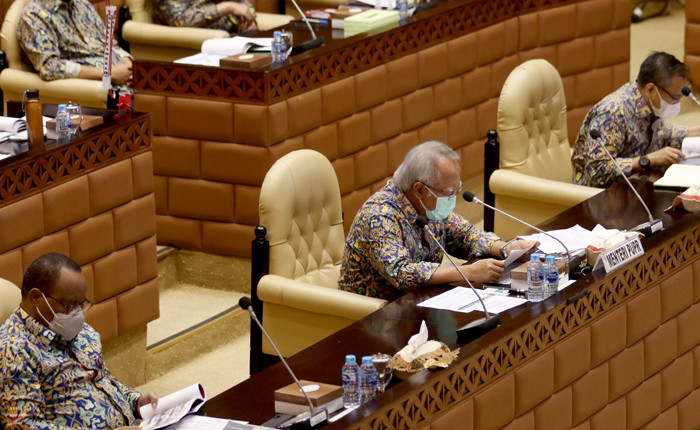 Menteri Pekerjaan Umum dan Perumahan Rakyat Basuki Hadimuljono saat rapat kerja dengan Komisi V DPR di Kompleks Parlemen, Senayan, Jakarta, Rabu (17/3/2021).