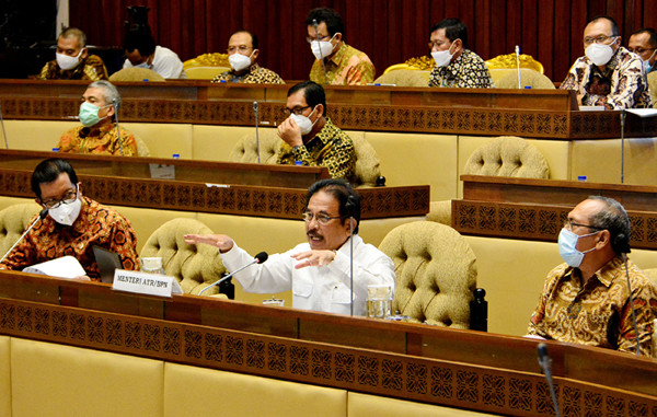 Menteri Agraria dan Tata Ruang/Kepala Badan Pertanahan Nasional Sofyan Djalil saat rapat kerja bersama Komisi II DPR RI di Jakarta, Senin (22/3/2021).