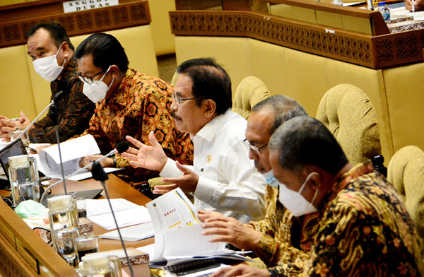 Menteri Agraria dan Tata Ruang/Kepala Badan Pertanahan Nasional Sofyan Djalil saat rapat kerja bersama Komisi II DPR RI di Jakarta, Senin (22/3/2021).