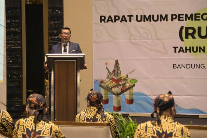 Gubernur Jabar Ridwan Kamil menyampaikan sambutan saat menghadiri RUPS PT Migas Hulu Jabar.