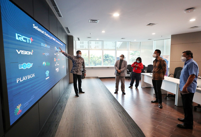 Executive Chairman MNC Group Hary Tanoesoedibjo melakukan pertemuan dengan CEO Lippo Karawaci & Director of Lippo Group John Riady di Jakarta, Rabu (24/3/2021).