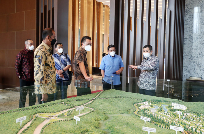 Executive Chairman MNC Group Hary Tanoesoedibjo melakukan pertemuan dengan CEO Lippo Karawaci & Director of Lippo Group John Riady di Jakarta, Rabu (24/3/2021).