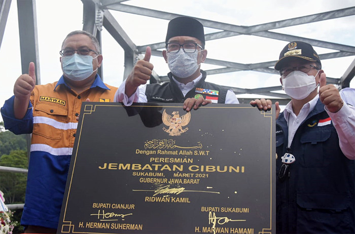 Gubernur Jawa Barat Ridwan Kamil meresmikan Jembatan Cibuni, Cianjur, Jawa Barat, Rabu (24/03/2021).