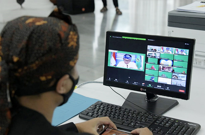 Gubernur Jawa Barat Ridwan Kamil meresmikan Portal Ekosistem Data Jabar (EDJ) secara virtual di Gedung Pakuan, Jawa Barat, Kamis (25/3/2021).