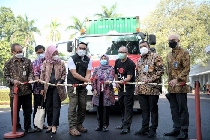 Gubernur Jawa Barat Ridwan Kamil secara simbolis melepas ekspor 20 ton teh senilai Rp614 juta ke Uni Emirat Arab