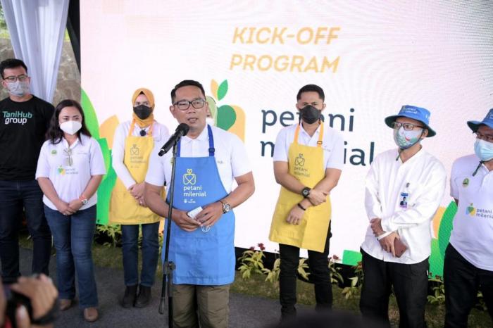 Gubernur Jawa Barat Ridwan Kamil memberikan sambutan saat kick-off program Petani Milenial