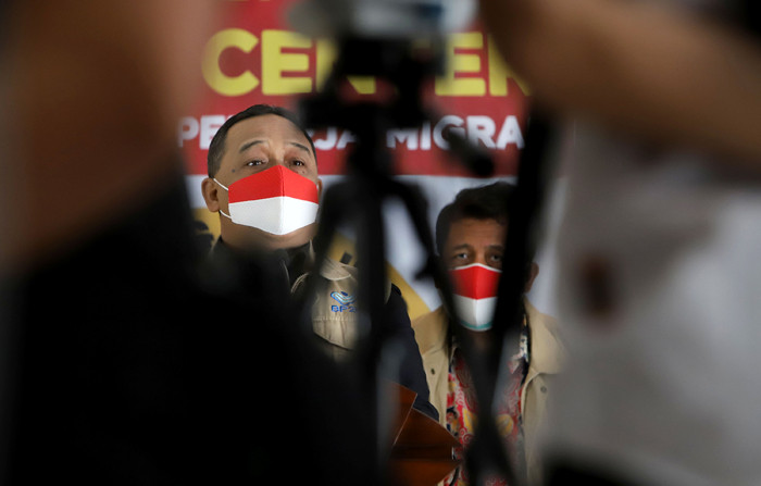 Kepala Badan Perlindungan Pekerja Migran Indonesia (BP2MI) Benny Ramdhani memberikan keterangan kepada wartawan di Jakarta, Sabtu (27/3/2021).