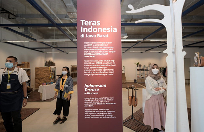 Gubernur Jawa Barat Ridwan Kamil saat meresmikan Toko IKEA Kota Baru Parahyangan, Jawa Barat, Minggu (28/3/2021).