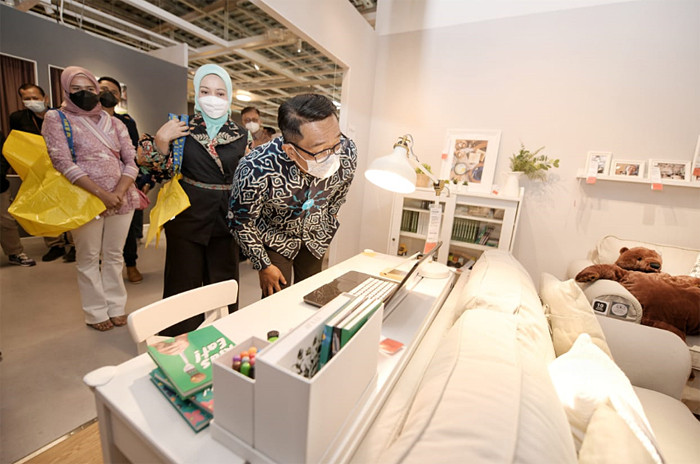 Gubernur Jawa Barat Ridwan Kamil saat meresmikan Toko IKEA Kota Baru Parahyangan, Jawa Barat, Minggu (28/3/2021).