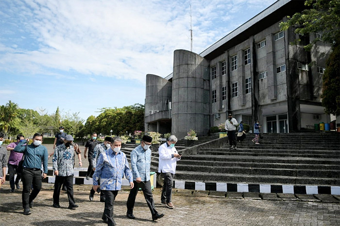 Gubernur Jawa Barat Ridwan menghadiri Musyawarah Nasional (Munas) BEM Seluruh Indoensia ke-XIV, di kampus Universitas Andalas Padang, Selasa (30/3/2021).