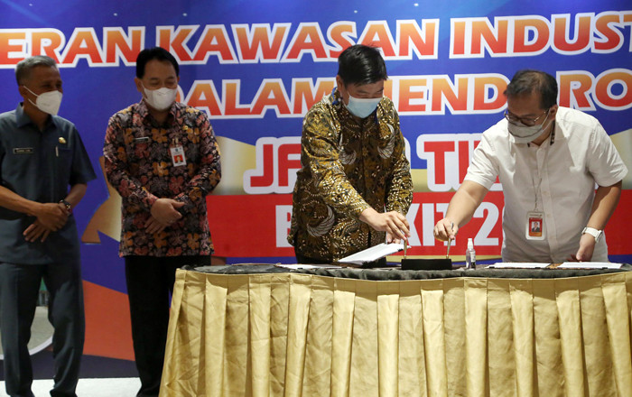 Bank Jatim melalui Unit Usaha Syariah (UUS) mendukung percepatan operasional Kawasan Industri Halal (KIH) melalui Penyediaan Fasilitas Pembiayaan.