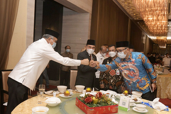 Gubernur Jawa Barat M Ridwan Kamil yang juga ketua ADPMET menghadiri forum daerah ADPMET di Medan, Sumatera Utara, Rabu (31/3/2021).