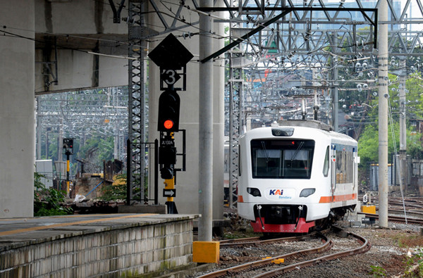 Layanan kereta Bandara Soekarno-Hatta premium resmi beroperasi, bahkan tarif lebih murah dengan fasilitas yang nyaman.