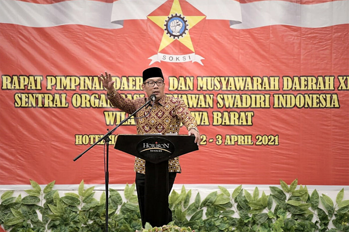 Gubernur Jawa Barat Ridwan Kamil memberikan arahan pada Rapat Pimpinan Daerah dan Musyawarah Daerah XI Soksi Jabar di Bandung, Jawa Barat, Sabtu (3/4/2021).