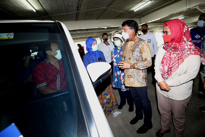 Sentra Vaksin Indonesia Bangkit telah melakukan suntik vaksin COVID-19 kepada sekitar 5.700 warga.