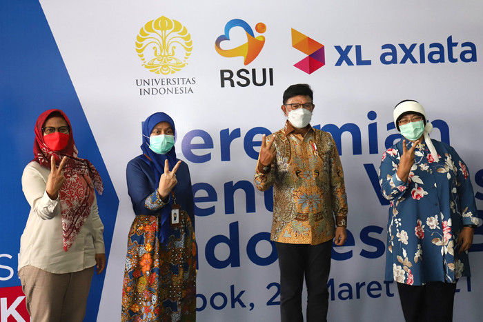 Sentra Vaksin Indonesia Bangkit telah melakukan suntik vaksin COVID-19 kepada sekitar 5.700 warga.