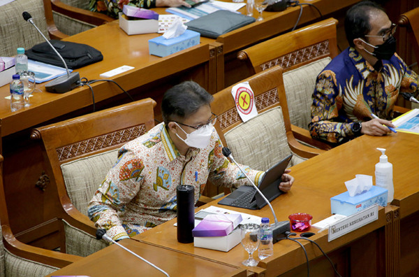 Menteri Kesehatan Budi Gunadi Sadikin saat mengikuti rapat kerja dengan Komisi IX DPR di Komplek Parlemen, Jakarta, Kamis (8/4/2021).