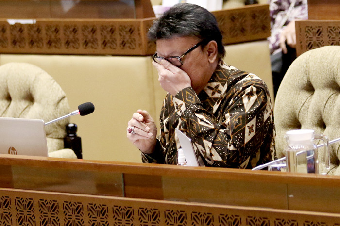MenPAN-RB Tjahjo Kumolo mengikuti rapat kerja bersama Komisi II DPR di Komplek Parlemen, Jakarta, Kamis (8/4/2021).