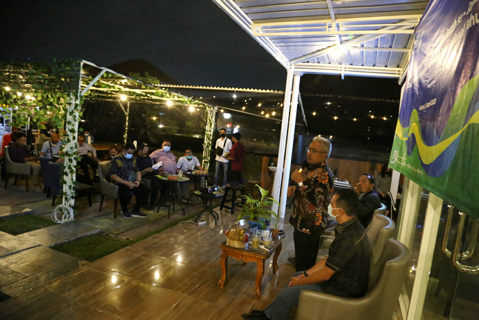 Kegiatan Ngobrol Bareng Serikat Buruh se- Jawa Timur di Sidoarjo, Jawa Timur, Jumat (9/4/2021).
