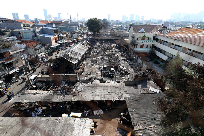 Suasana lokasi pasca kebakaran di Pasar Kambing, Jalan Sabeni Raya, Kebon Melati, Tanah Abang, Jakarta, Jumat (9/4/2021).