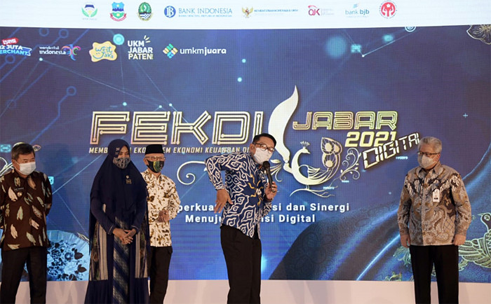 Gubernur Jawa Barat Ridwan Kamil mendeklarasikan 6 Perluasan Digitalisasi (TP2DD) Jabar di Pendopo Bupati Garut, Kabupaten Garut, Jumat (9/4/2021).
