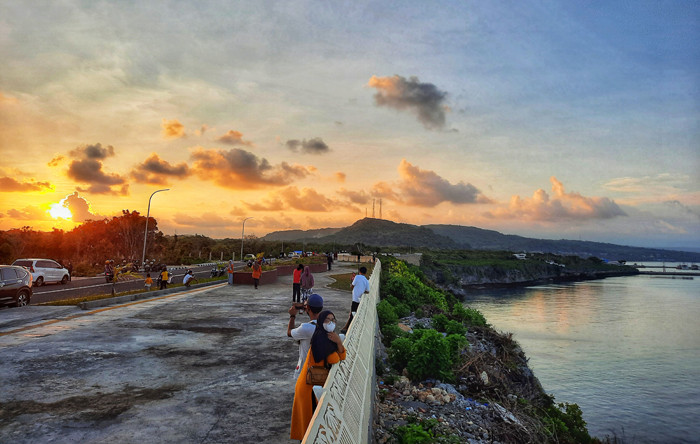 Suasana lokasi wisata baru Titik Nol Sulawesi atau Stop Area Mini Bira, Kabupaten Bulukumba, Sulawesi Selatan, Minggu (11/5/2021).