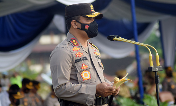 Upacara gelar apel Operasi Keselamatan Candi 2021 di halaman Mapolda Jateng, Semarang, Jawa Tengah, Senin (12/4/2021).