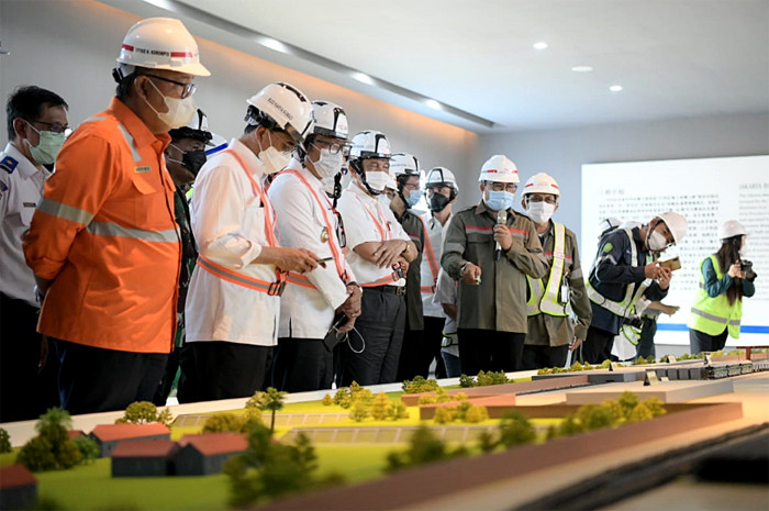 Progres pembangunan proyek Kereta Cepat Jakarta-Bandung (KCJB) di Stasiun Padalarang dan Depo KCJB di Tegalluar, Jawa Barat, Senin (12/4/2021).