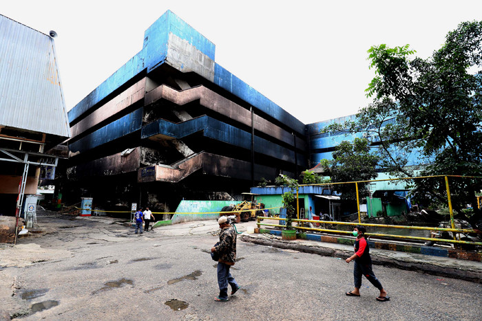 Lokasi gedung pasca kebakaran di Blok C, Pasar Impres, Pasar Minggu, Jakarta, Selasa (13/4/2021).