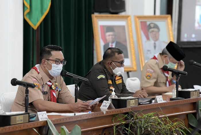Gubernur Jawa Barat Ridwan Kamil saat menghadiri Rapat Komite Kebijakan Penanganan Covid-19 dan Pemulihan Ekonomi Daerah, di Bandung, Rabu (14/4/2021).