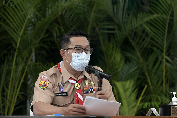 Gubernur Jawa Barat Ridwan Kamil saat menghadiri Rapat Komite Kebijakan Penanganan Covid-19 dan Pemulihan Ekonomi Daerah, di Bandung, Rabu (14/4/2021).