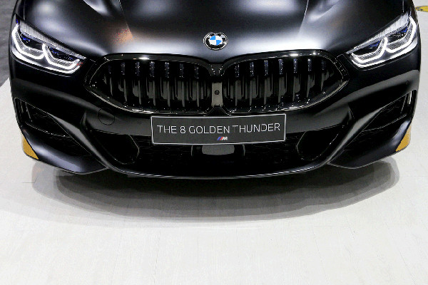 BMW Seri 8 Golden Thunder Edition hanya tersedia 1 unit untuk Indonesia.