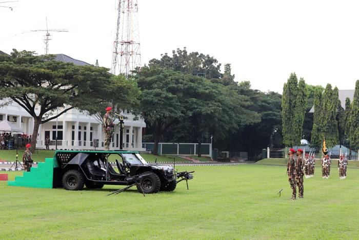Perayaan kali ini digelar dengan suasana yang lebih sederhana dan tanpa ada atraksi militer dari prajurit Korps Baret Merah.