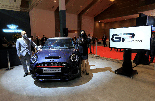 MINI John Cooper Works selalu berada di liga tersendiri dengan kombinasi unik dari sejarah panjang, eksklusivitas, dan kekuatan mesin yang luar biasa.