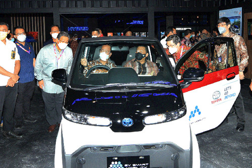Toyota menghadirkan 10 unit kendaraan elektrifikasi dengan berbagai teknologi seperti Toyota COMS dan Toyota C+pod yang berbasis BEV.
