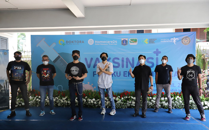 Program vaksinasi ini merupakan kerjasama Kementerian Pariwisata dan Ekonomi Kreatif (Kemenparekraf) dengan Homecare24 dan Dinas Kesehatan DKI Jakarta.