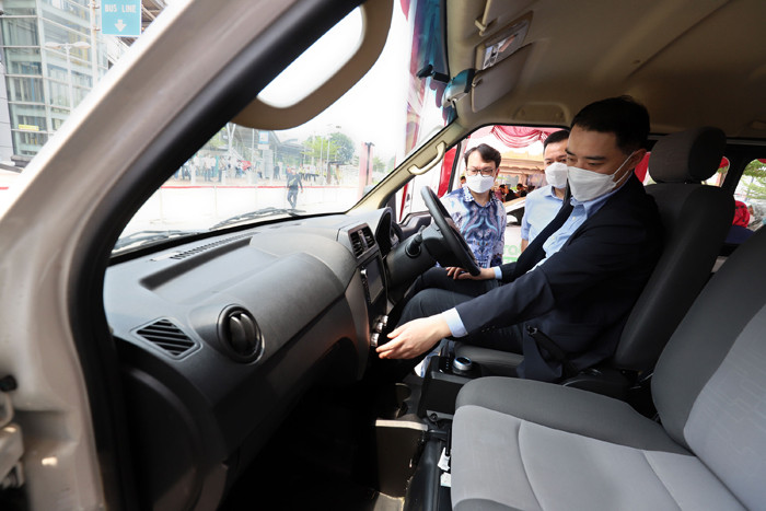 Kemenhub mensosialisasikan kendaraan ramah lingkungan untuk menekan emisi gas buang dan konversi motor listrik berbasis baterai buatan UMKM dalam negeri.