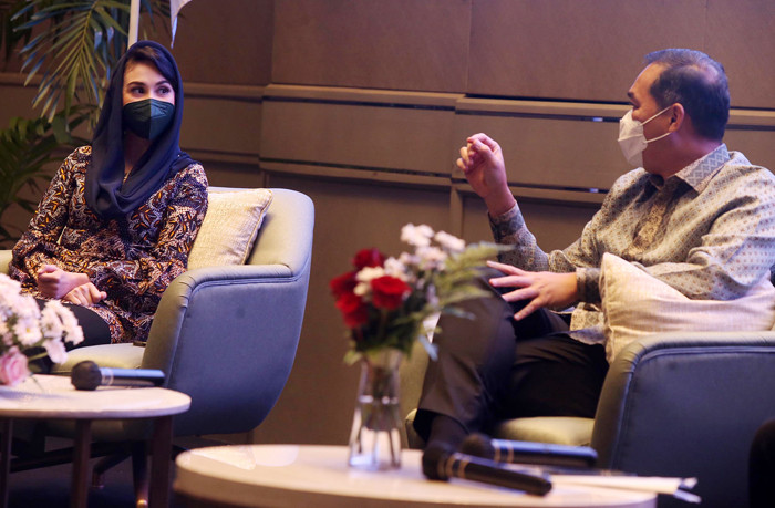 Talk show bertajuk Konsumen Berdaya Pulihkan Ekonomi Bangsa tersebut membahas tentang pentingnya perlindungan konsumen.