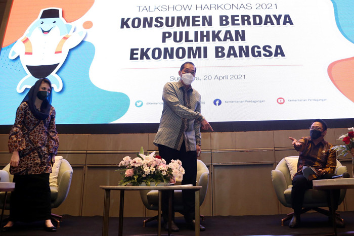 Talk show bertajuk Konsumen Berdaya Pulihkan Ekonomi Bangsa tersebut membahas tentang pentingnya perlindungan konsumen.