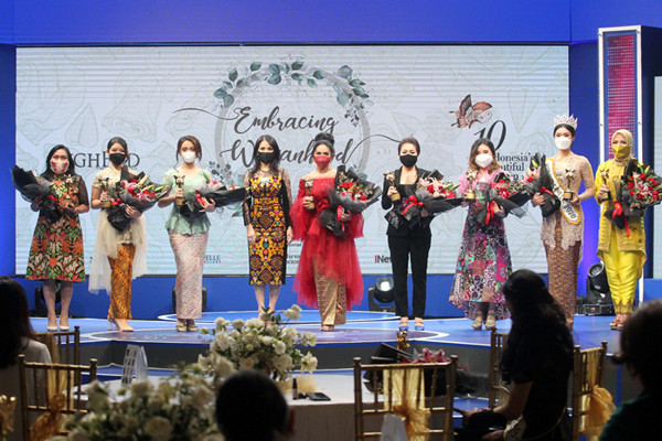 Penghargaan ini memberikan apresiasi kepada 21 perempuan cantik Indonesia dari berbagai bidang dan prestasi.