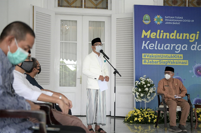 Penandatangan nota kesepakatan terkait pengembangan ekosistem peternakan melalui inovasi dan pemanfaatan teknologi informasi di Bandung, Kamis (22/4/2021).
