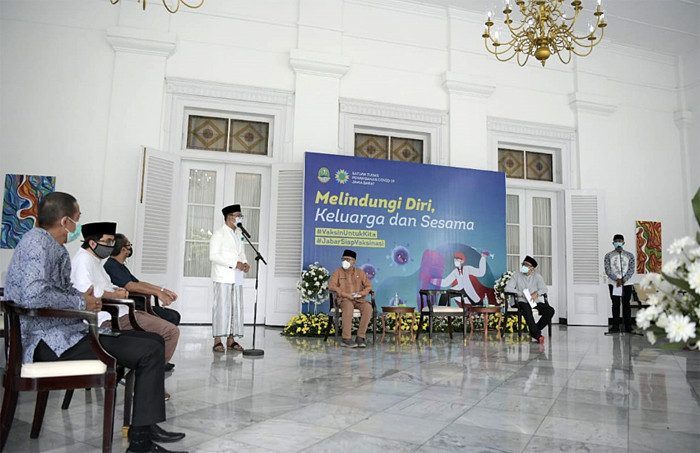 Penandatangan nota kesepakatan terkait pengembangan ekosistem peternakan melalui inovasi dan pemanfaatan teknologi informasi di Bandung, Kamis (22/4/2021).