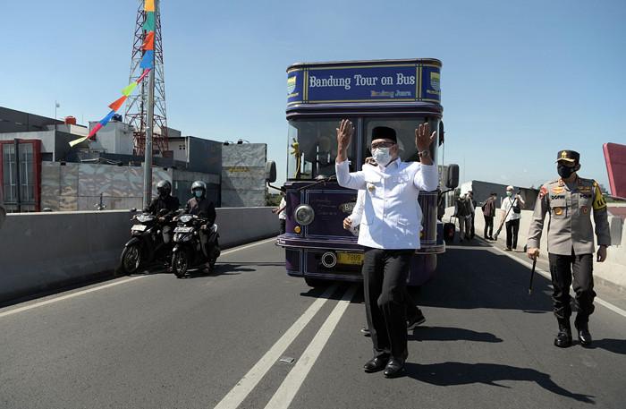 Gubernur Jawa Barat Ridwan Kamil meresmikan jembatan layang Jalan Laswi (Pelajar Pejuang 45) dan Jalan Jakarta di Kota Bandung, Jawa Barat, Kamis (22/4/2021).