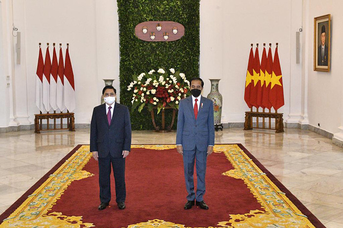 Presiden Joko Widodo menggelar pertemuan bilateral dengan PM Pham Minh Chinh untuk membahas kerja sama antara kedua negara.