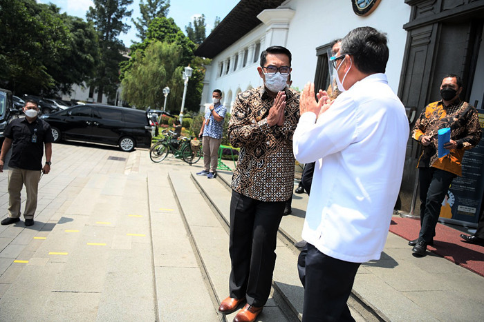 Gubernur Jawa Barat Ridwan Kamil melakukan pertemuan dengan Menteri Energi dan Sumber Daya Mineral RI Arifin Tasrif di Gedung Sate, Bandung, Kamis (23/4/2021).