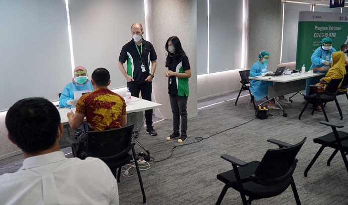 Manulife Indonesia menggelar vaksin Covid-19 untuk lansia berusia minimal 60 tahun dan tenaga pemasar terpilih.